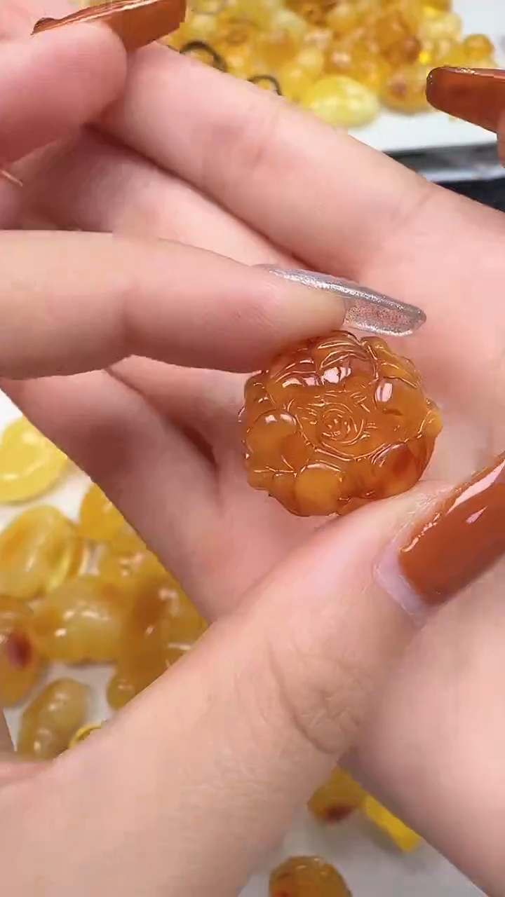 裸石琥珀未镶嵌如图有瑕