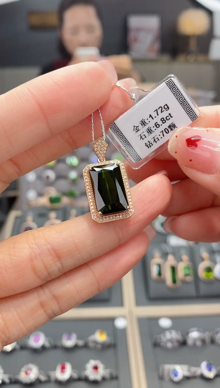 【闪购商品】碧玺颈饰18K金镶嵌6.8    