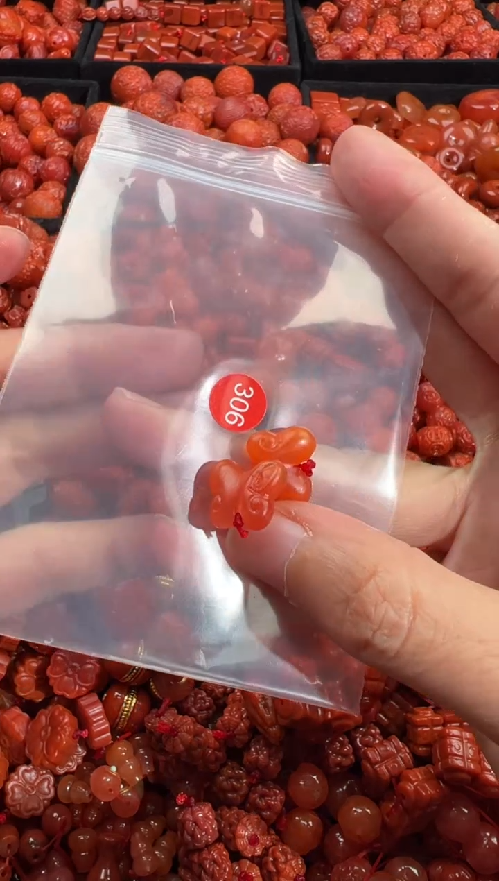 南红玛瑙未镶嵌颈饰1