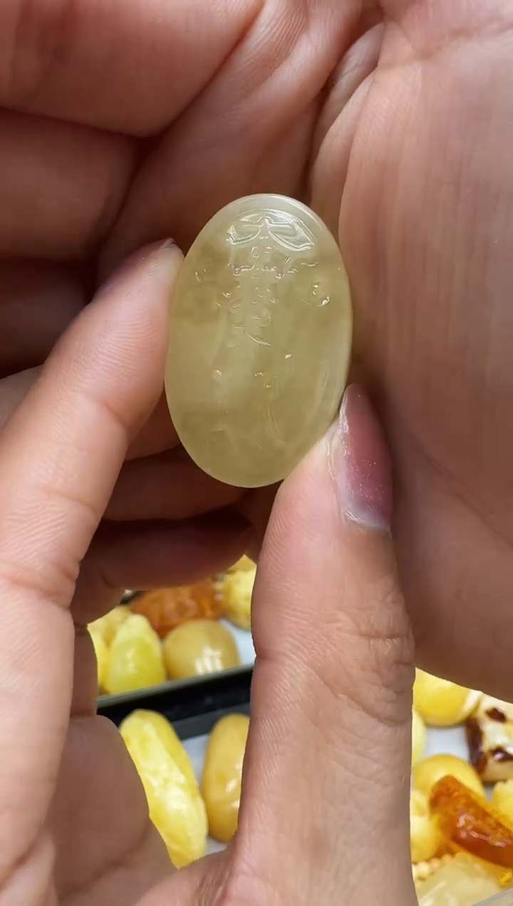 【闪购商品】琥珀裸石未镶嵌挂坠