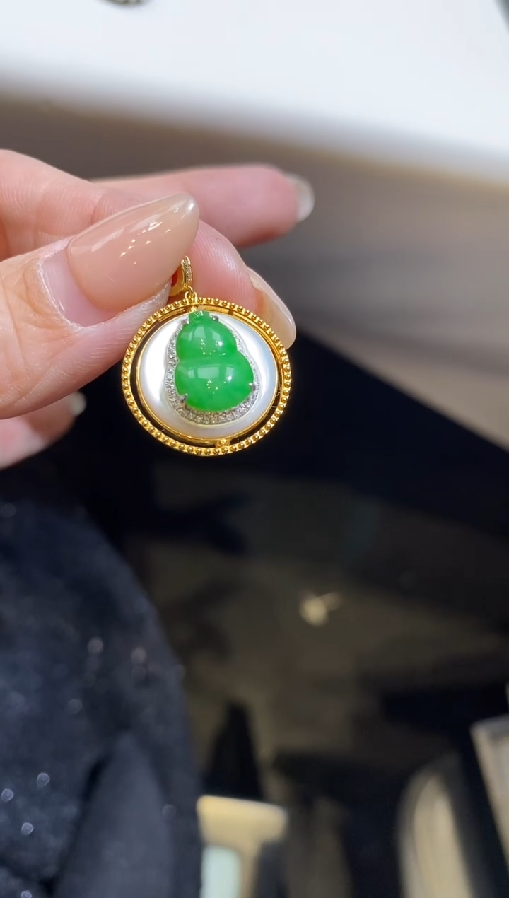 吊坠(不含链)18K金镶嵌翡翠茵****?葫芦