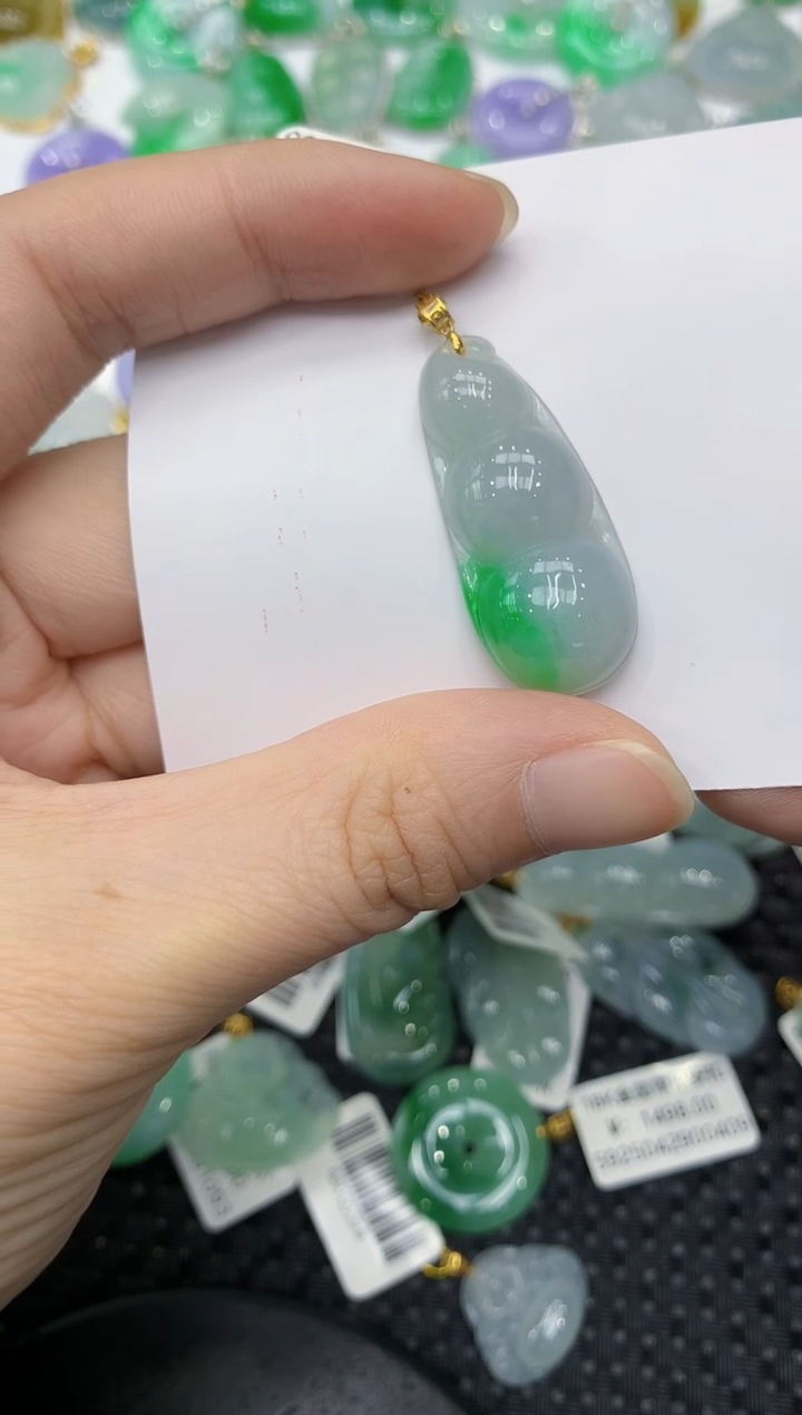 翡翠18K金镶嵌颈饰111111111