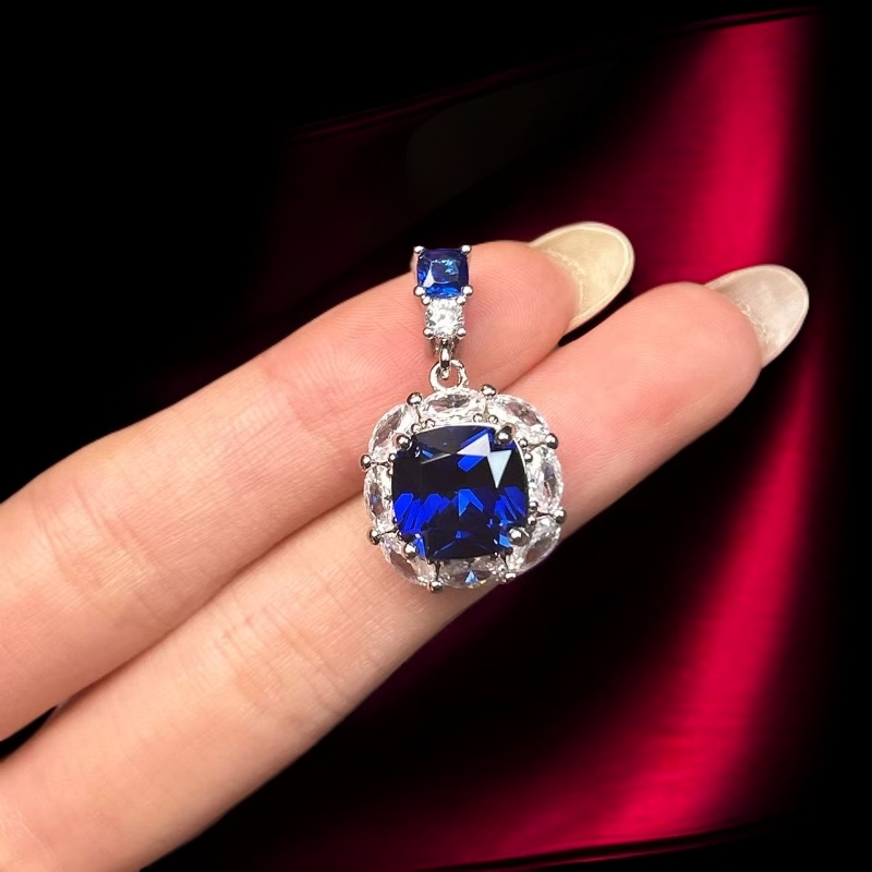 瑾萱高订名饰142-轻奢培育丝绒蓝宝石精切合金吊坠