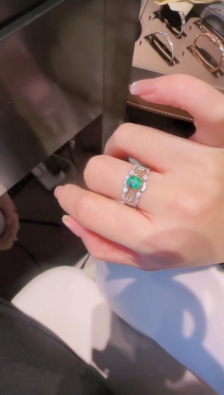 【闪购商品】石榴石（沙弗莱）戒指18K金镶嵌精选H 蕾丝戒指1.03