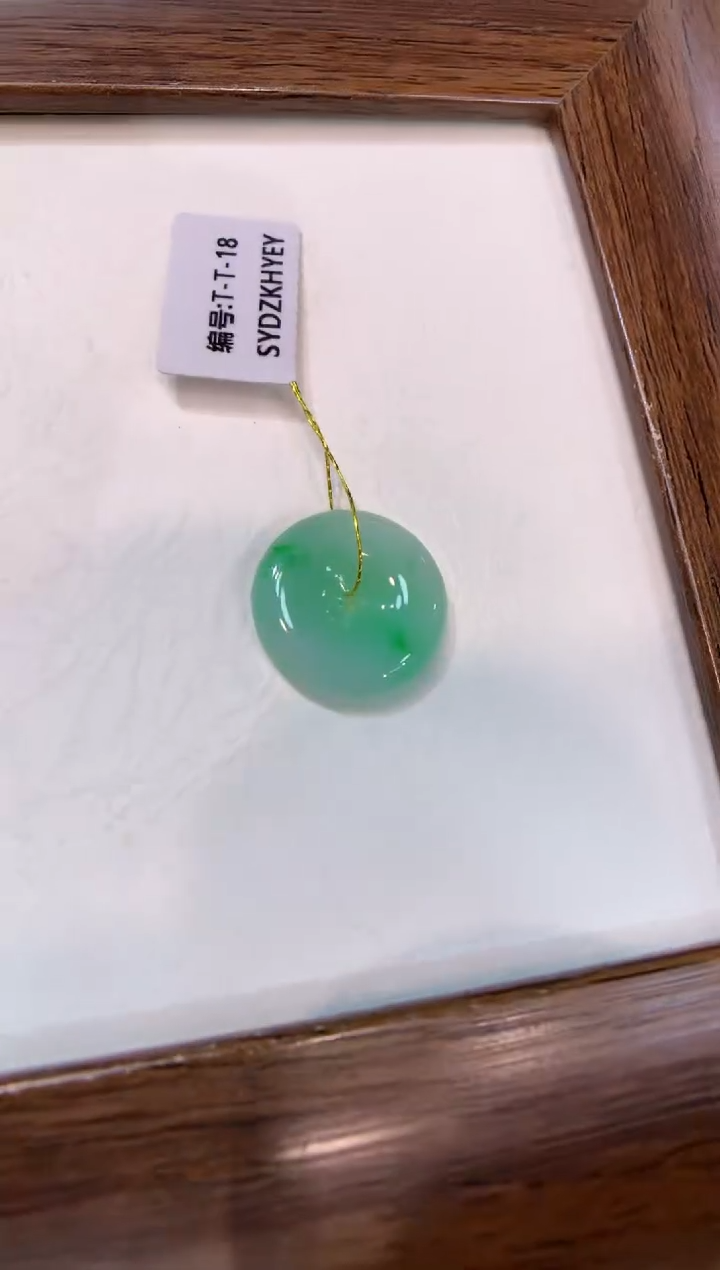 颈饰未镶嵌翡翠平安扣