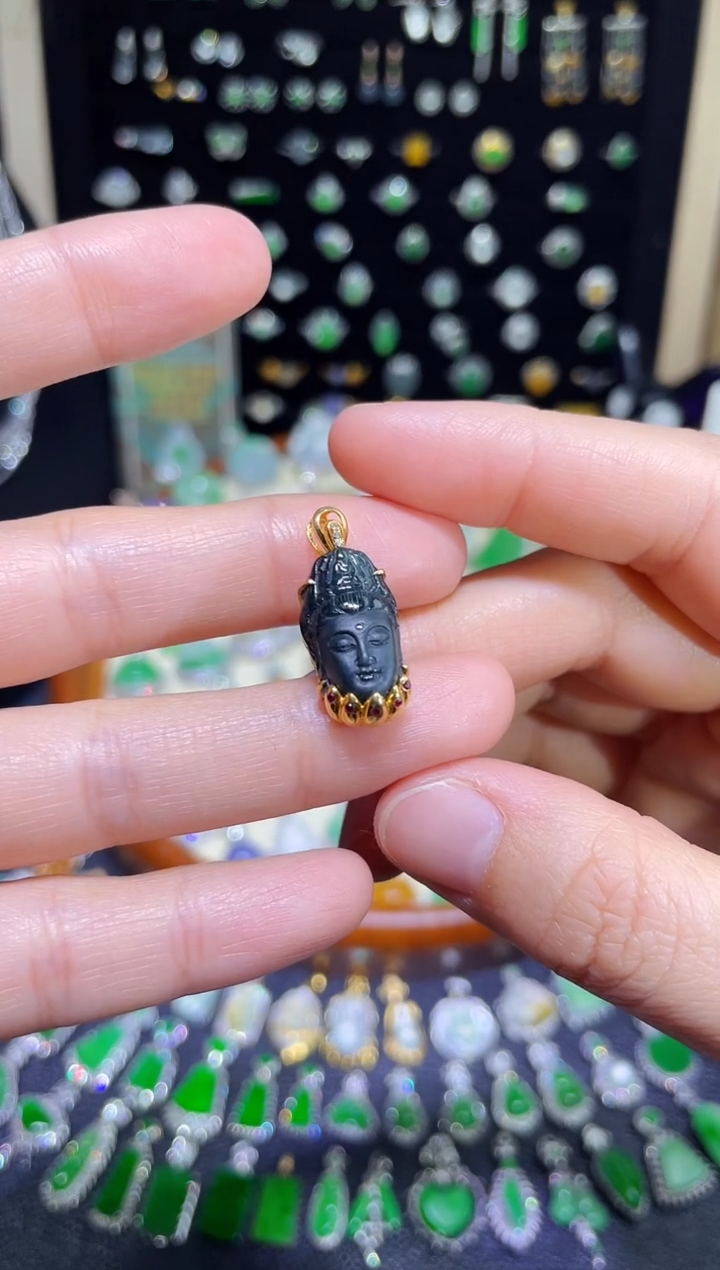 【闪购商品】翡翠颈饰18K金镶嵌墨翠观音吊坠