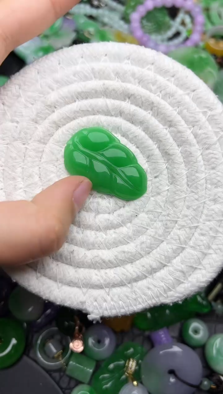 颈饰未镶嵌翡翠缅甸翡翠吊坠