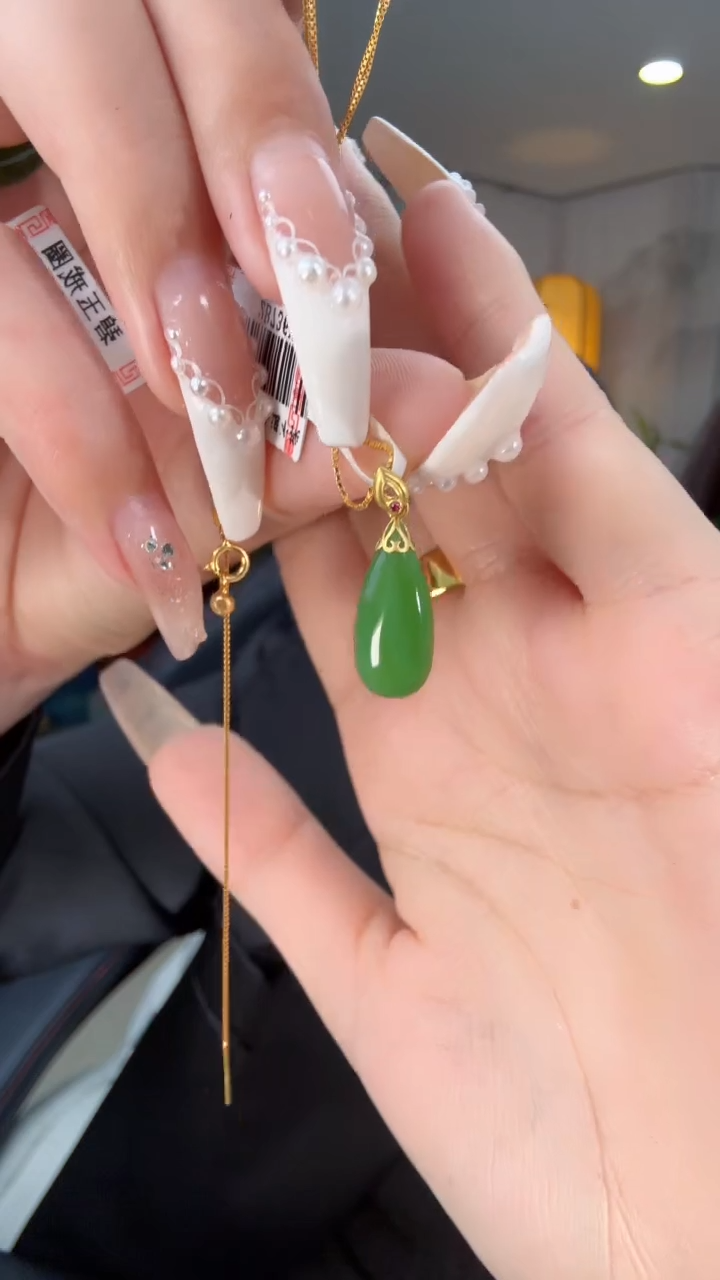 【闪购商品】和田玉吊坠(不含链)18K金镶嵌碧玉水滴吊坠