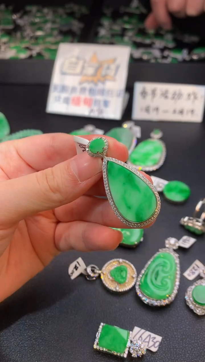 【闪购商品】翡翠颈饰银S925镶嵌翡翠