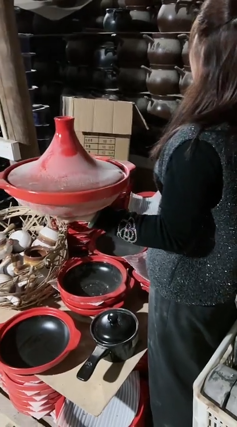 【闪购商品】328瑕疵红色塔基锅，