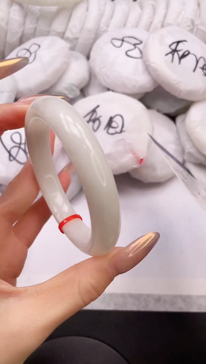 【闪购商品】和田玉手镯未镶嵌14K51-59