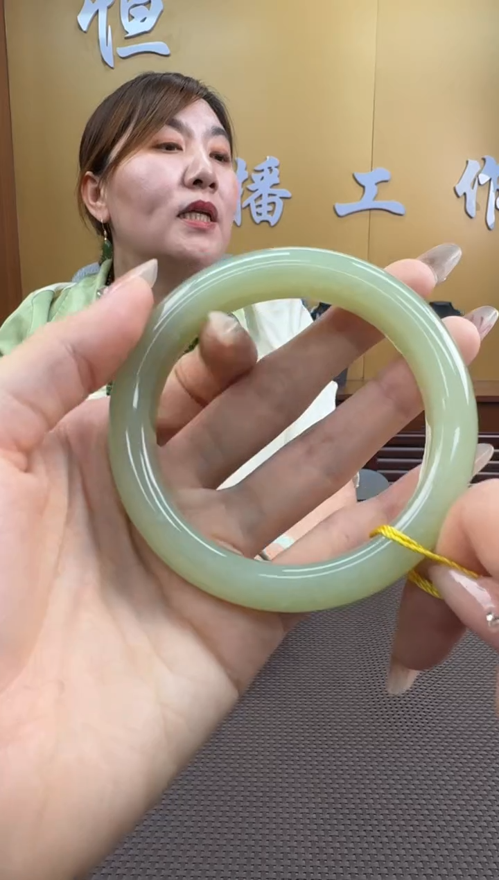 【闪购商品】和田玉手镯未镶嵌61