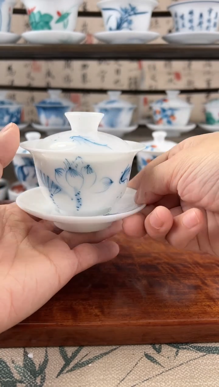 微瑕冰种鱼聚130CC三才盖碗