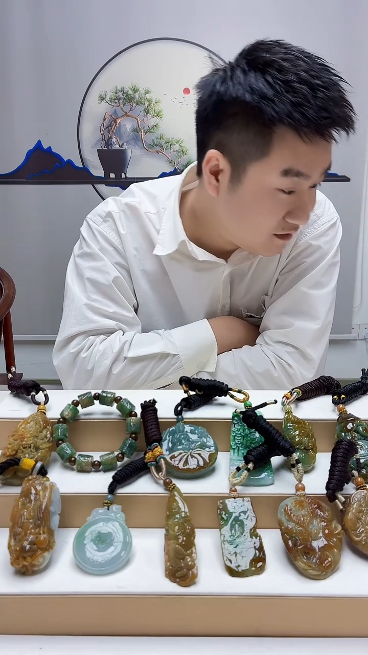 未镶嵌定制翡翠P**n5028zm-毛货挂件