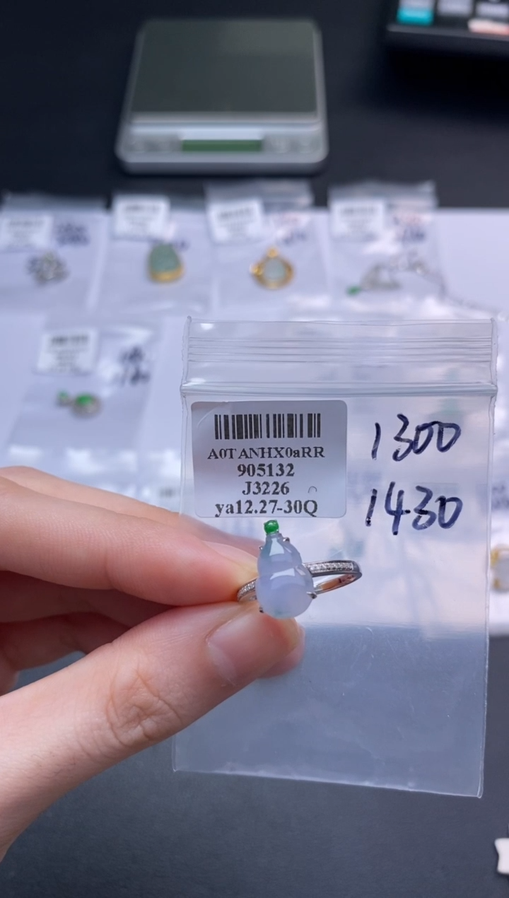 18K金镶嵌挂件翡翠48小时鉴赏期 退货不扣服务费