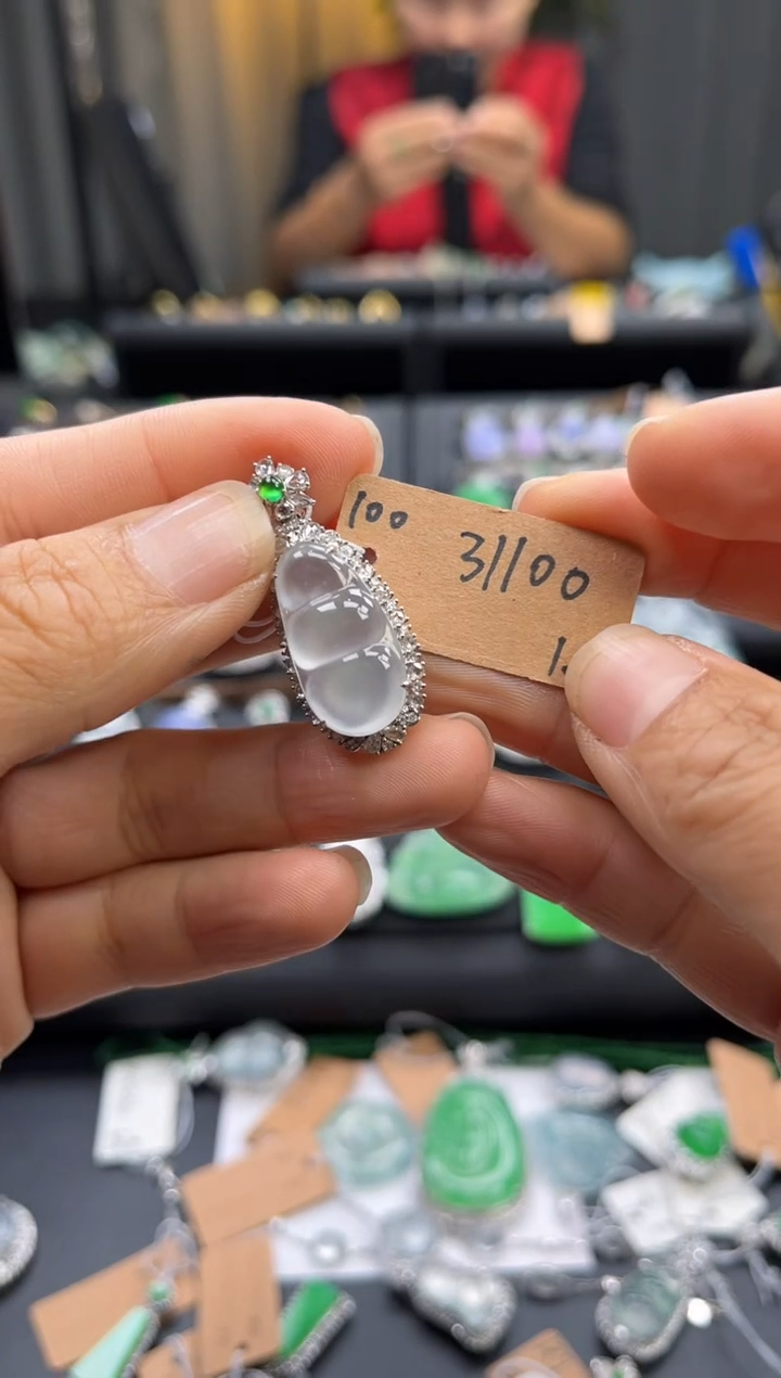 【闪购商品】翡翠吊坠(不含链)18K金镶嵌吊坠