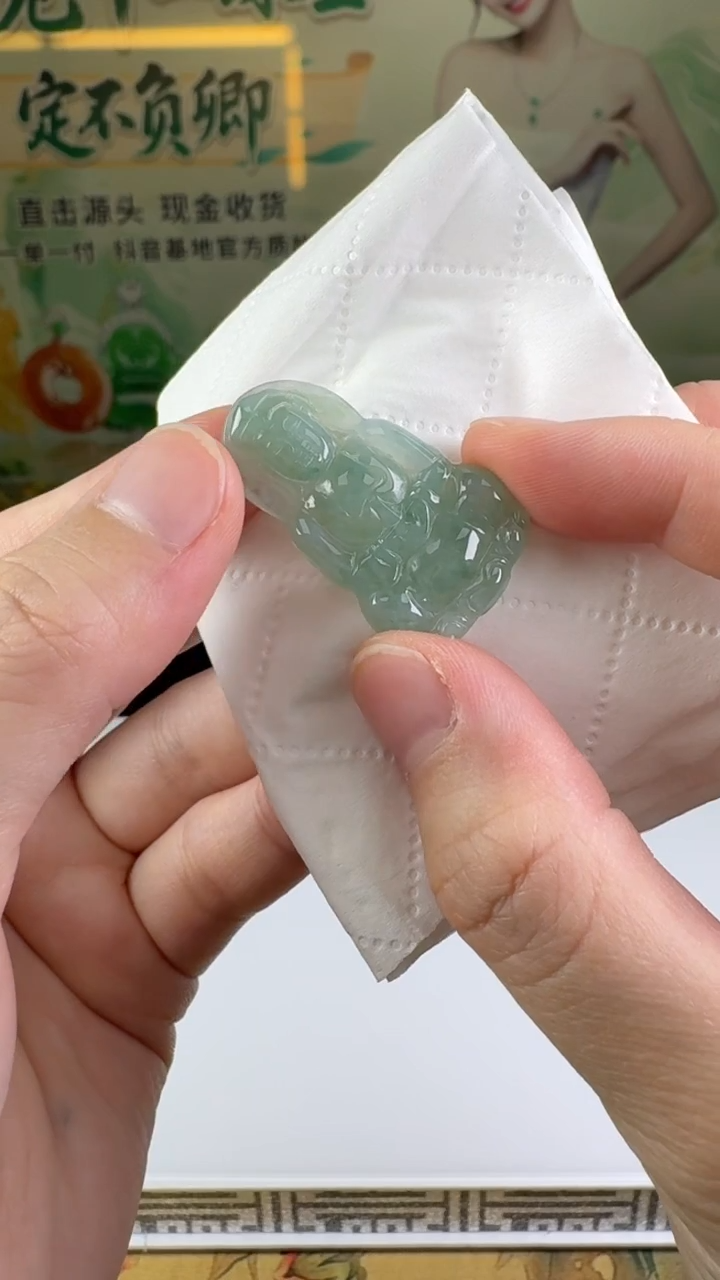 颈饰未镶嵌翡翠挂件多样性发其一