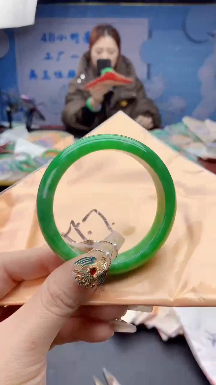 【闪购商品】翡翠手镯未镶嵌0884154019