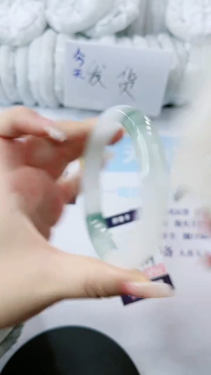 【闪购商品】石英质玉手镯未镶嵌多样性发货C409