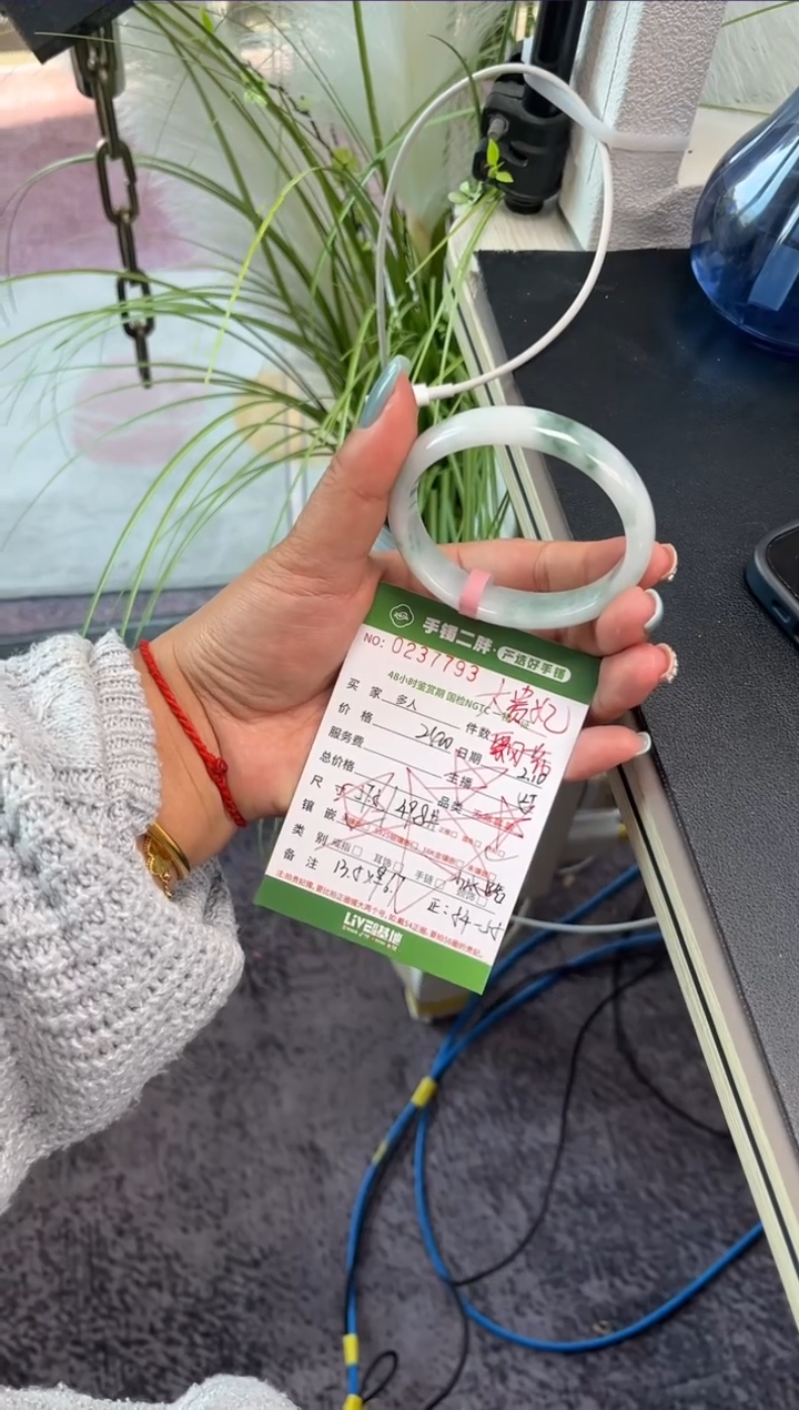 【闪购商品】翡翠手镯（贵妃镯）未镶嵌多人