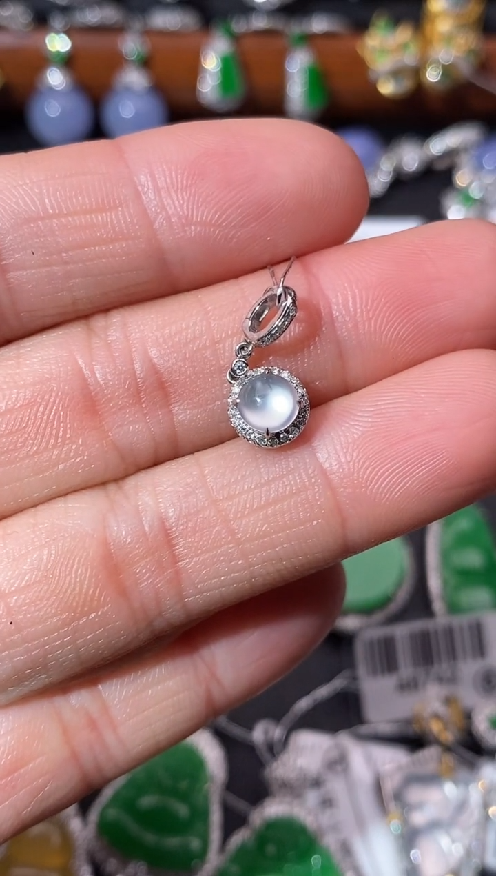 【闪购商品】翡翠颈饰18K金镶嵌吊坠