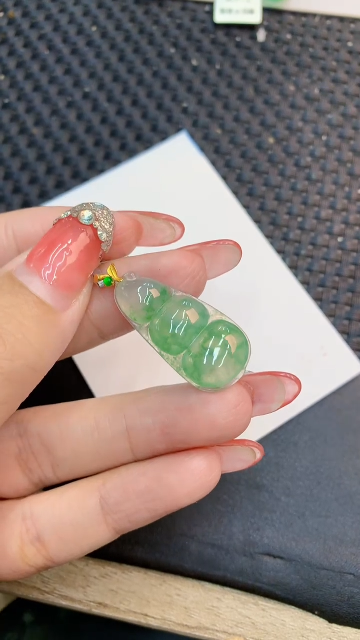 颈饰18K金镶嵌翡翠1