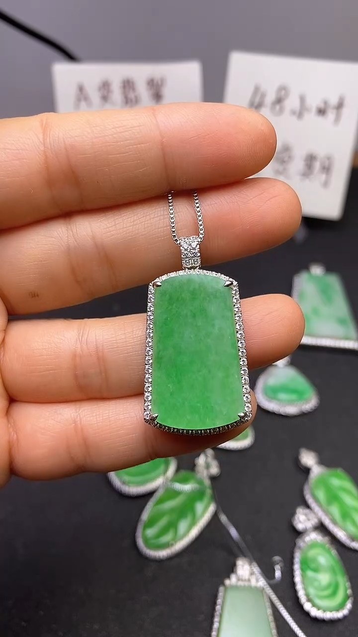 【闪购商品】翡翠吊坠(赠链)银S925镶嵌翡翠满绿无事牌吊坠