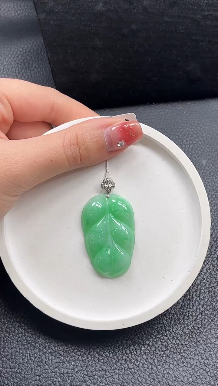 【闪购商品】翡翠颈饰18K金镶嵌叶子