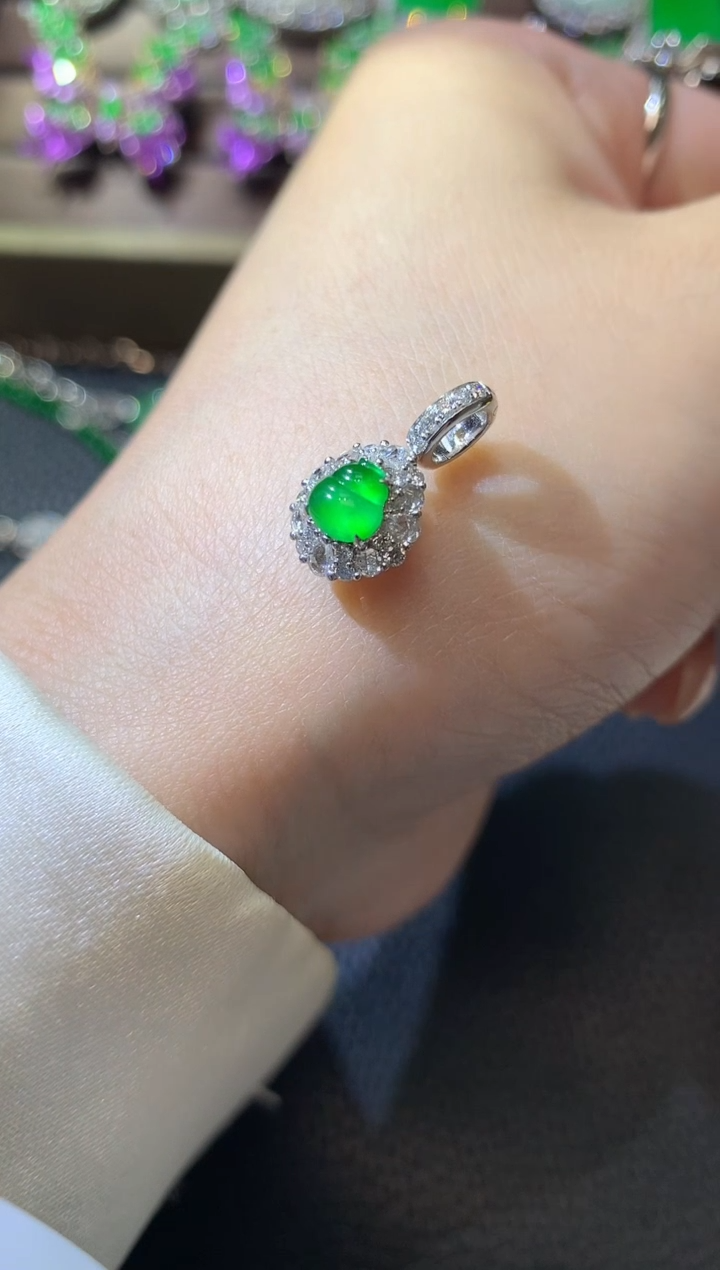 【闪购商品】翡翠吊坠(不含链)18K金镶嵌D57翡翠