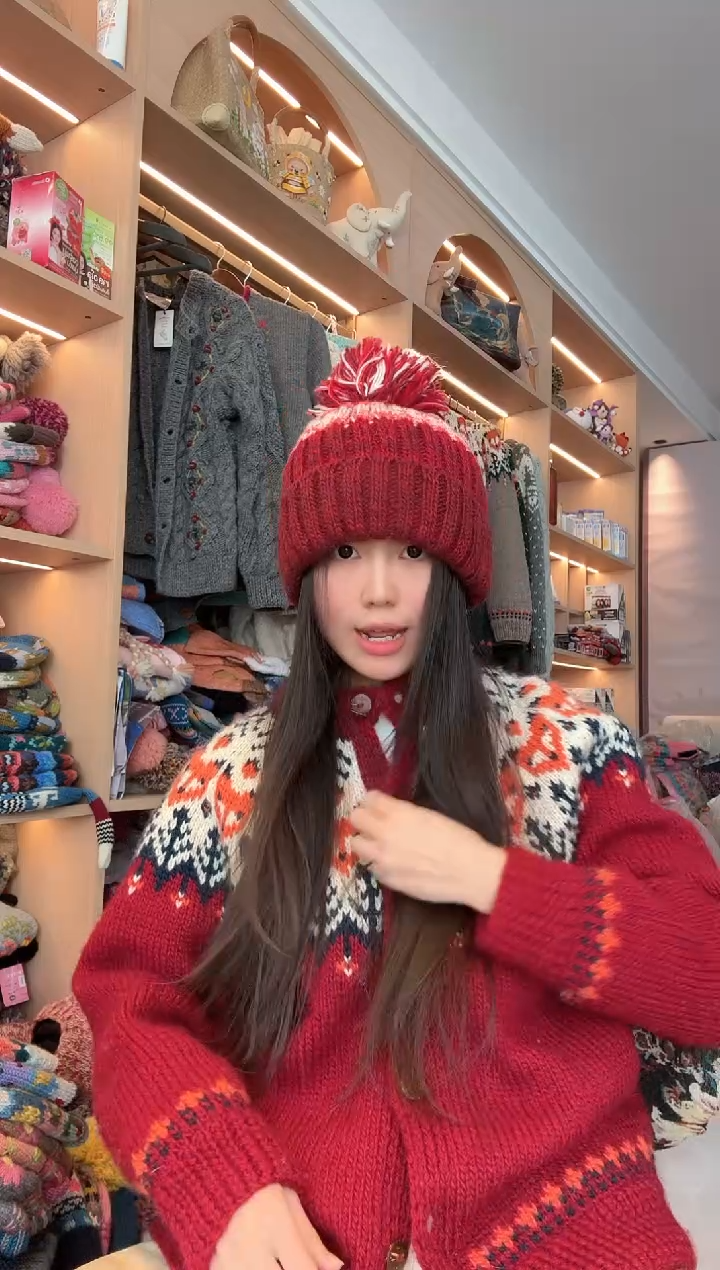 羊毛红色翻边帽 