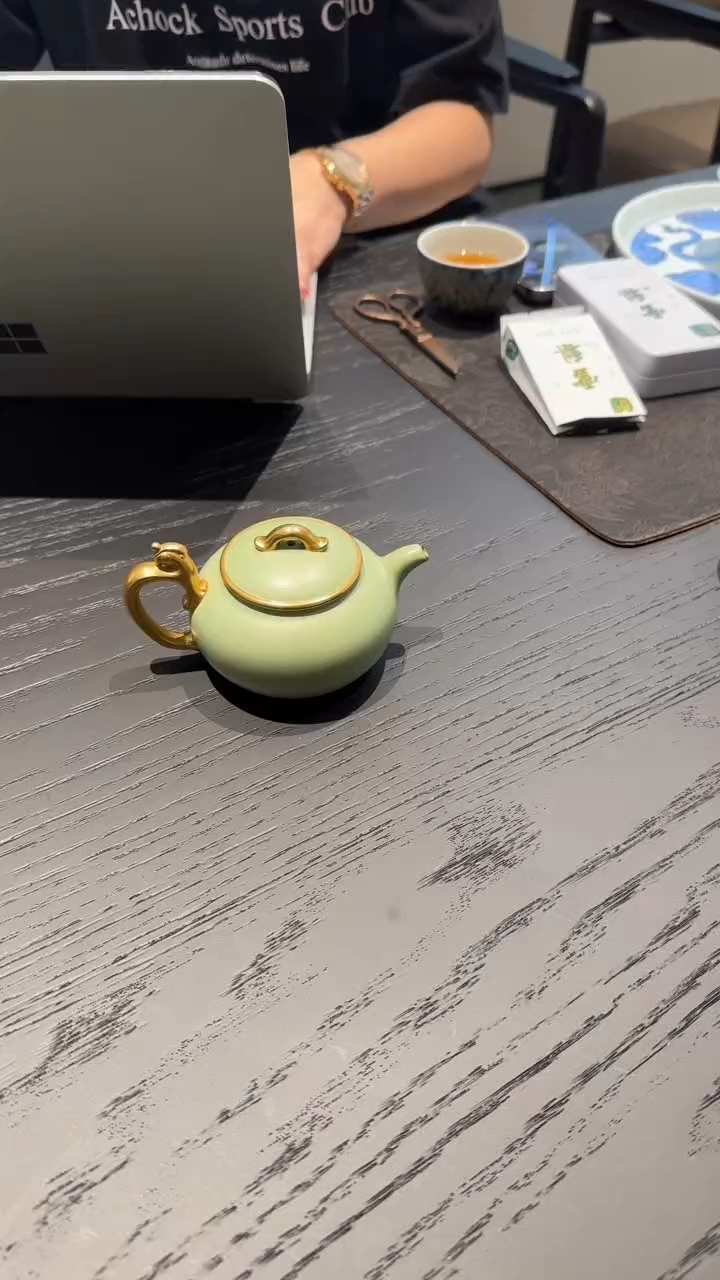 /龙德堂紫砂壶  
