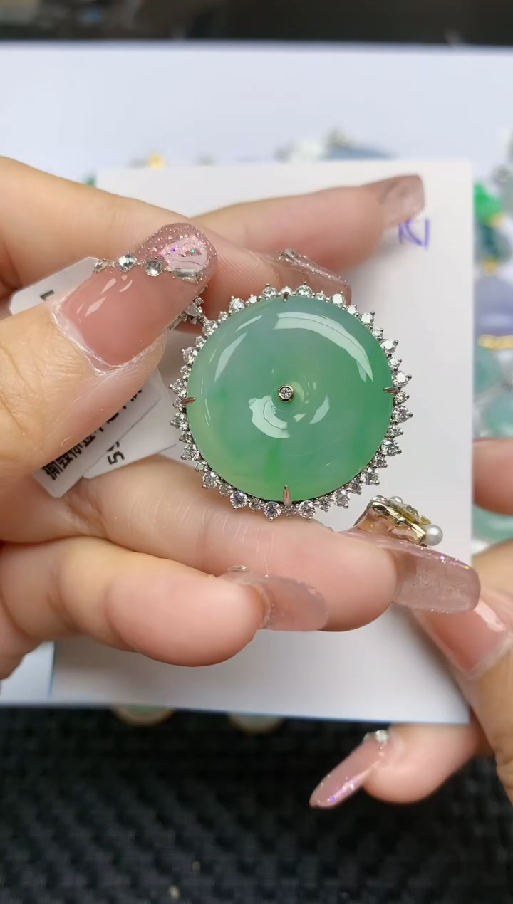 【闪购商品】翡翠颈饰18K金镶嵌天然A货翡翠 