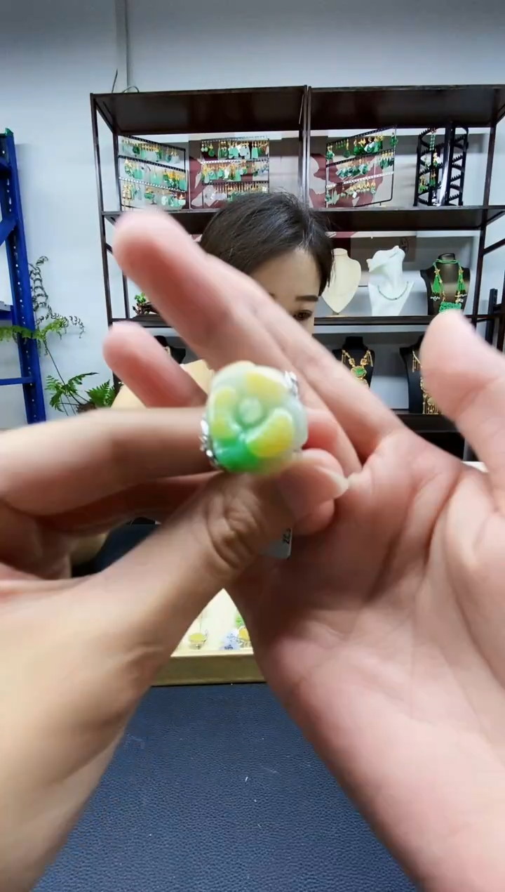 颈饰未镶嵌翡翠翡翠戒指