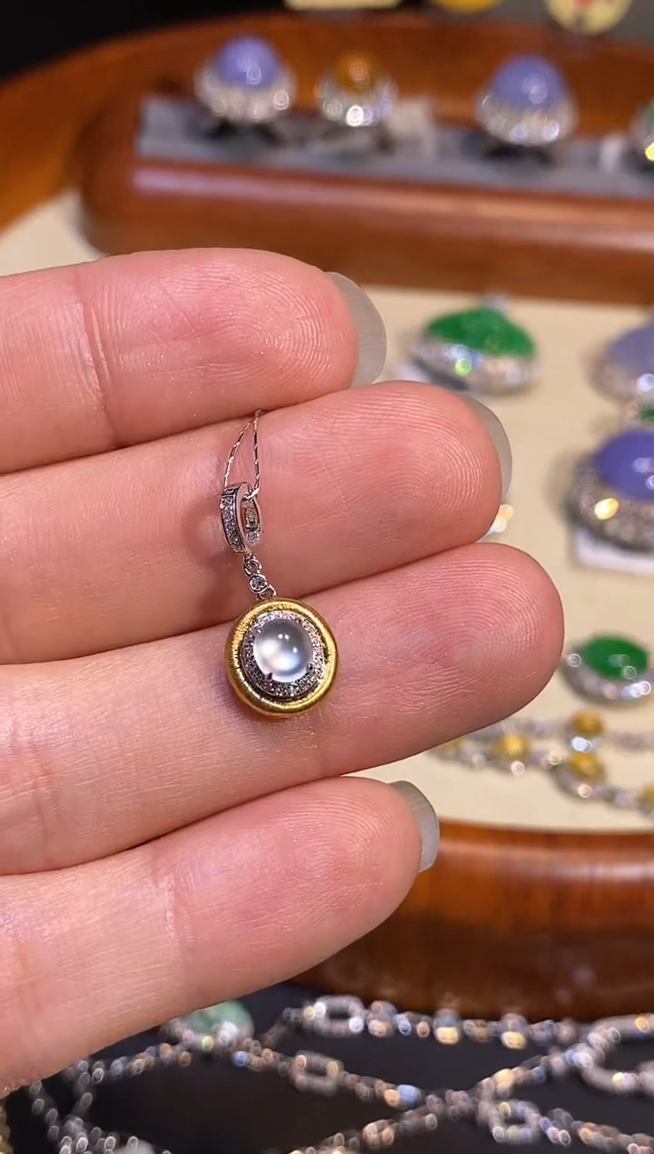 【闪购商品】翡翠颈饰18K金镶嵌吊坠