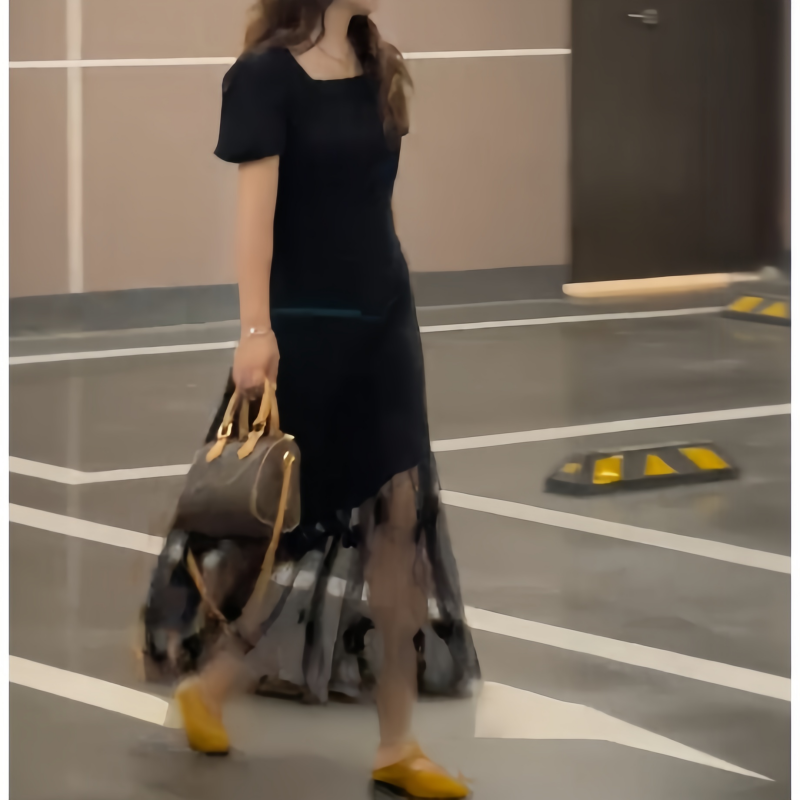 大码女装秋季法式简约风拼接连衣裙胖mm遮肉显瘦赫本风气质小黑裙