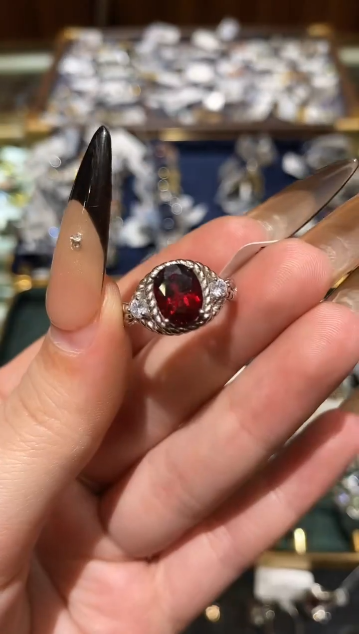 银S925镶嵌戒指石榴石楚楚珠宝中古甄选不退换