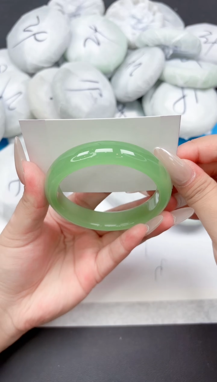 未镶嵌手镯石英质玉378-63.8