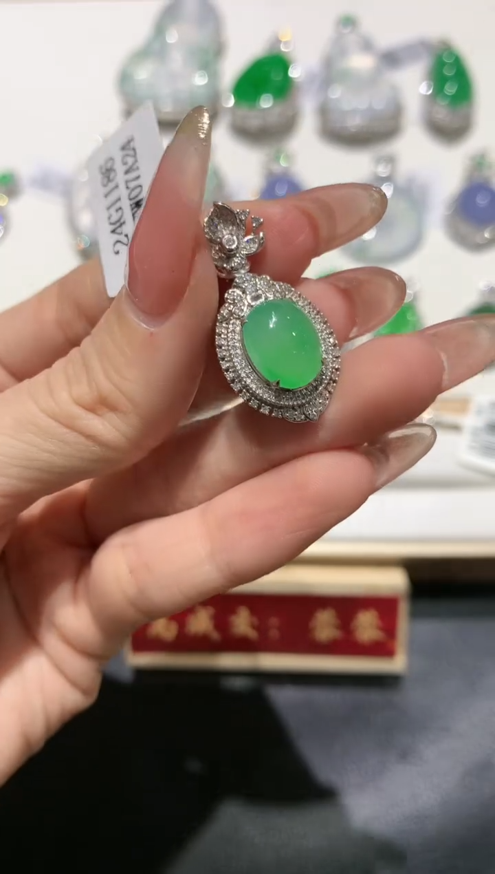 【闪购商品】翡翠吊坠(不含链)18K金镶嵌团购2