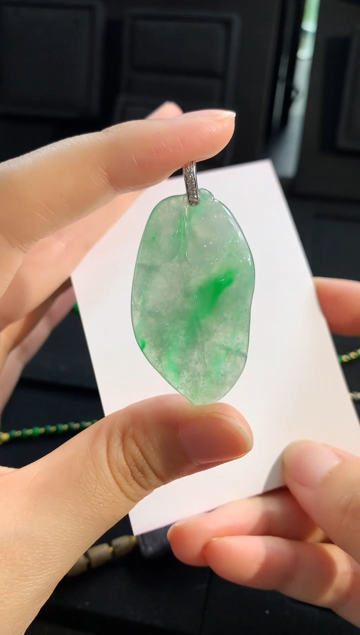 【闪购商品】翡翠吊坠(不含链)18K金镶嵌吊坠