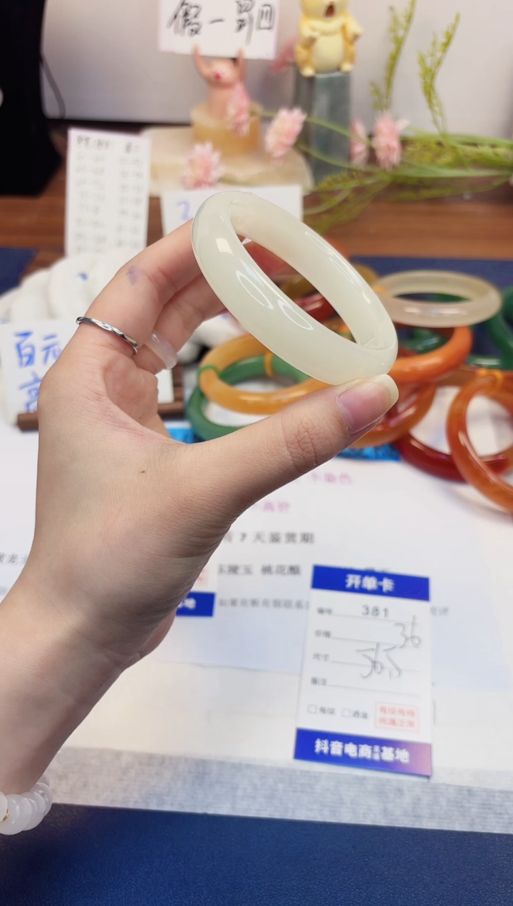 【闪购商品】石英质玉手镯未镶嵌381-玉兰白-圈口56