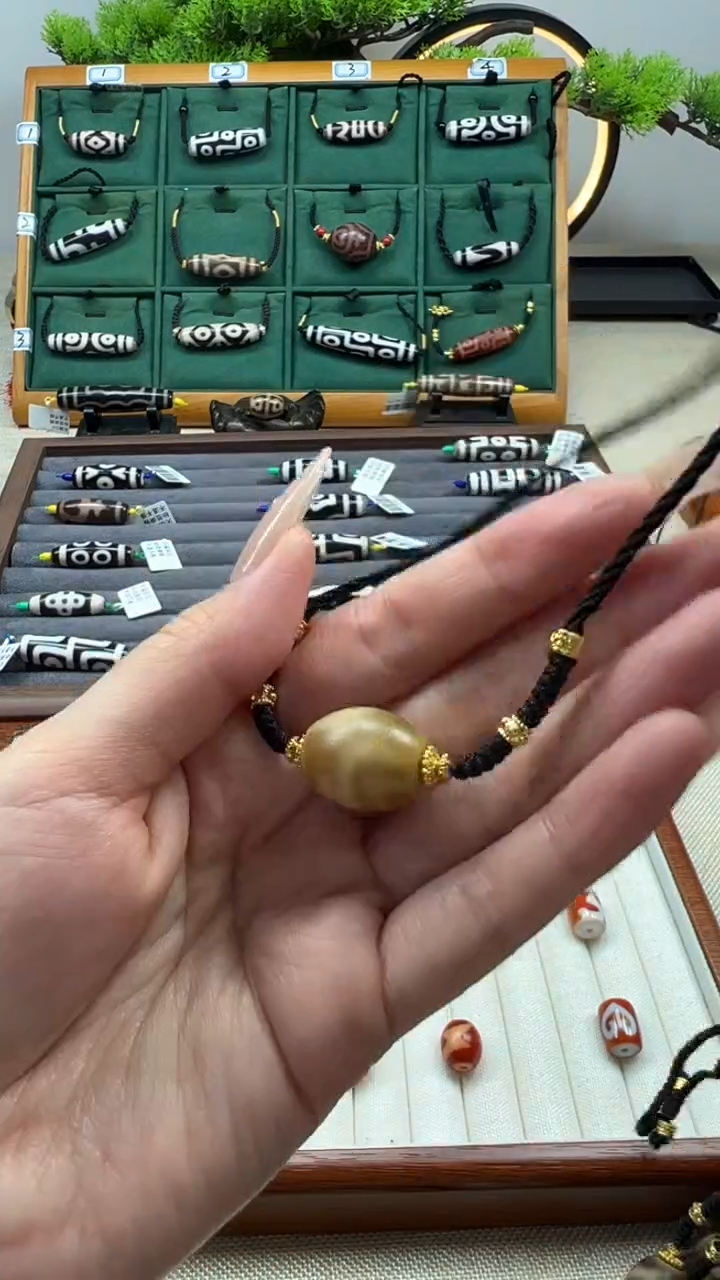 玛瑙/玉髓（覆膜）颈饰合金43微瑕随机发货