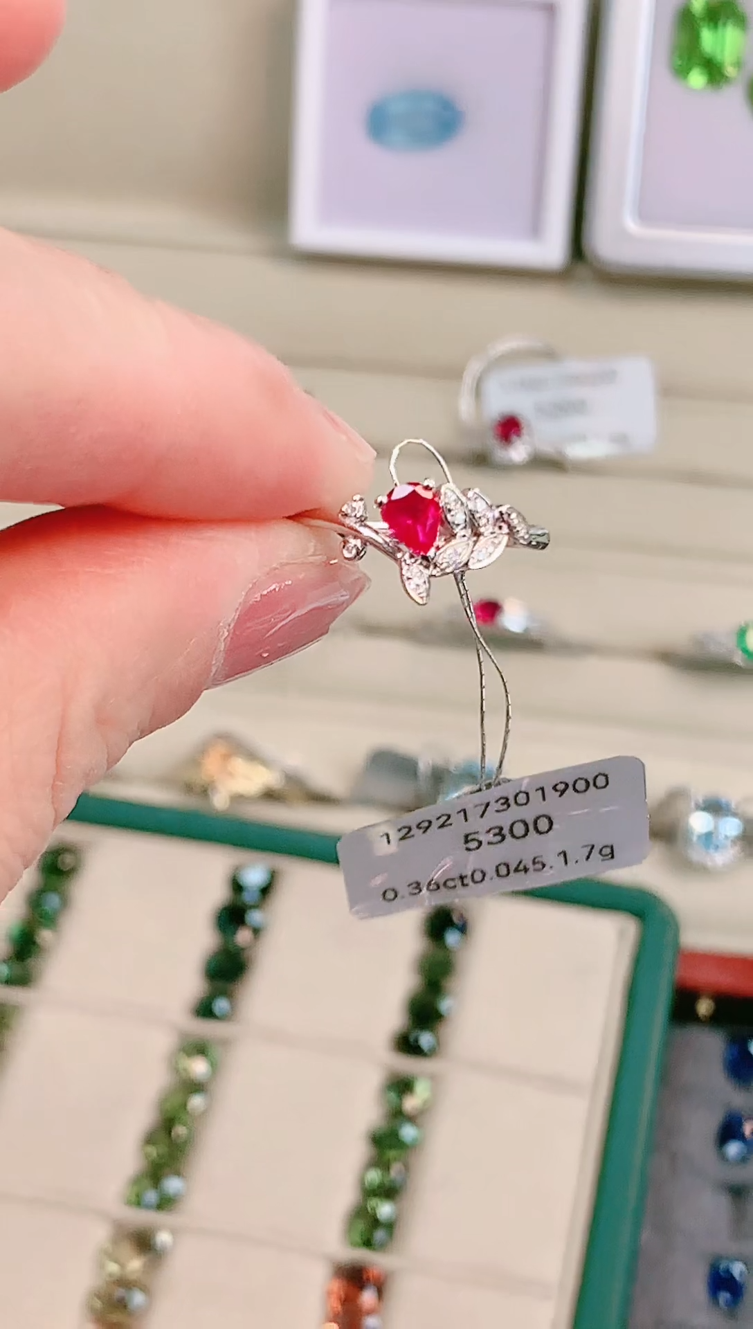 18K金镶嵌戒指红宝石莫桑比克红宝石0.36ct总1.7g