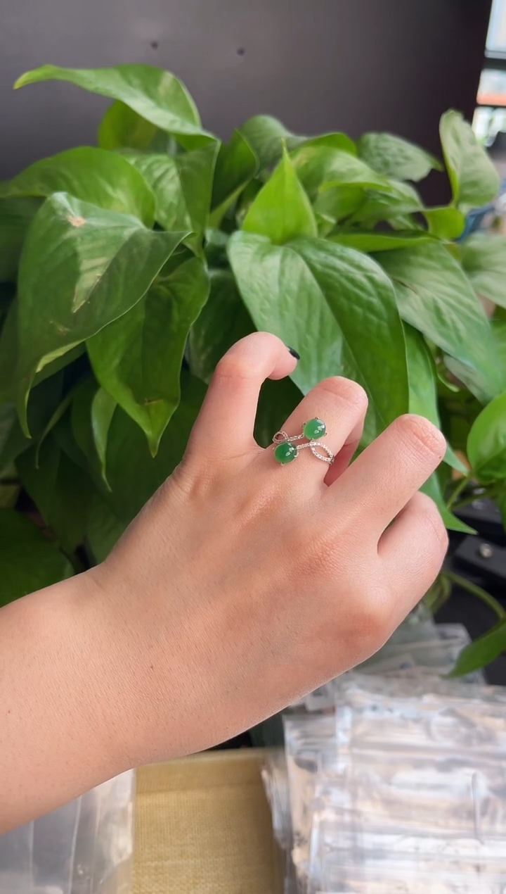 翡翠戒指18K金镶嵌戒指