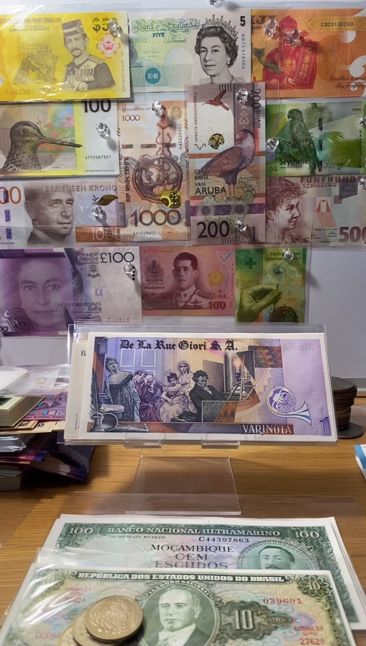 普通金属币云*日本100纸币一张