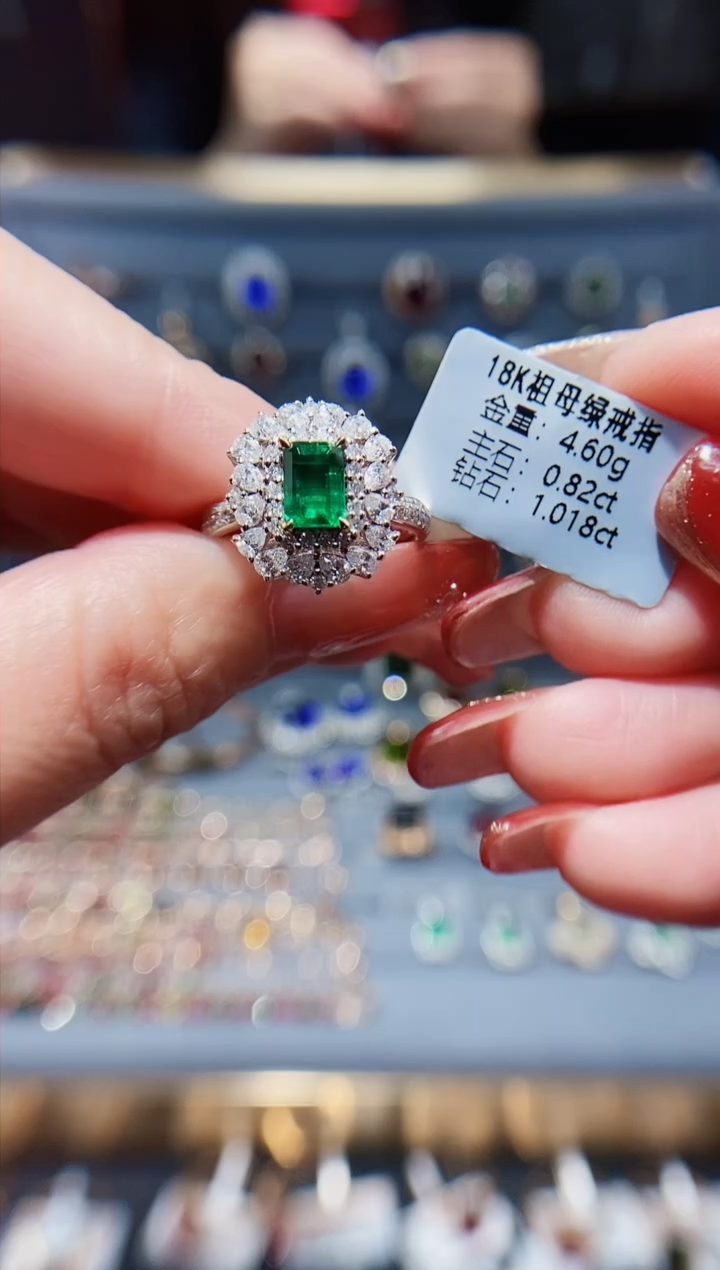 【闪购商品】祖母绿戒指18K金镶嵌0.82.