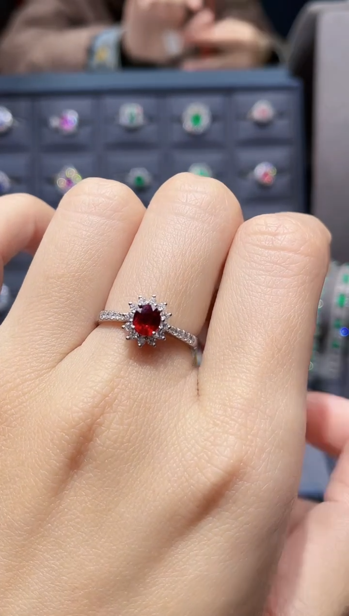 【闪购商品】红宝石戒指18K金镶嵌0.58克拉