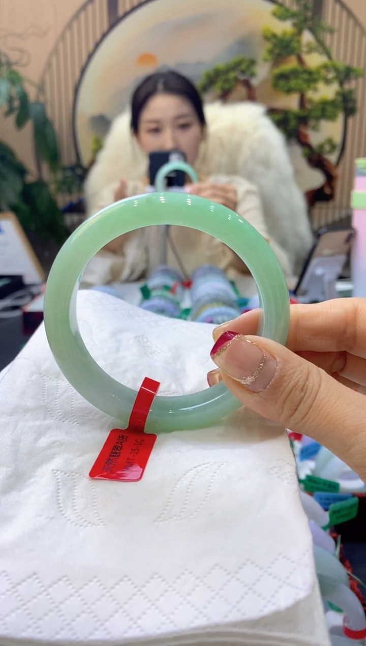 【闪购商品】翡翠手镯未镶嵌99903569