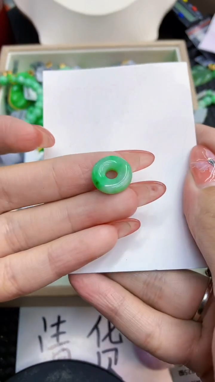 颈饰未镶嵌翡翠1