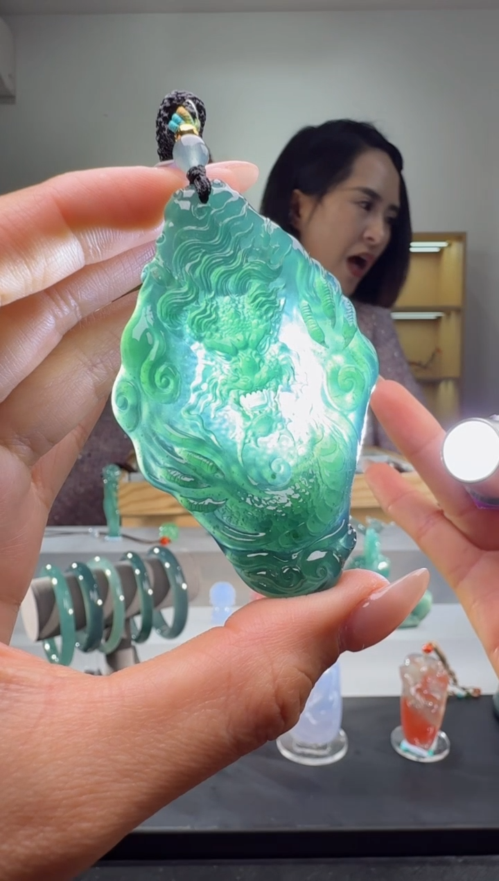 吊坠(不含链)未镶嵌翡翠龙牌（多样性发其一）