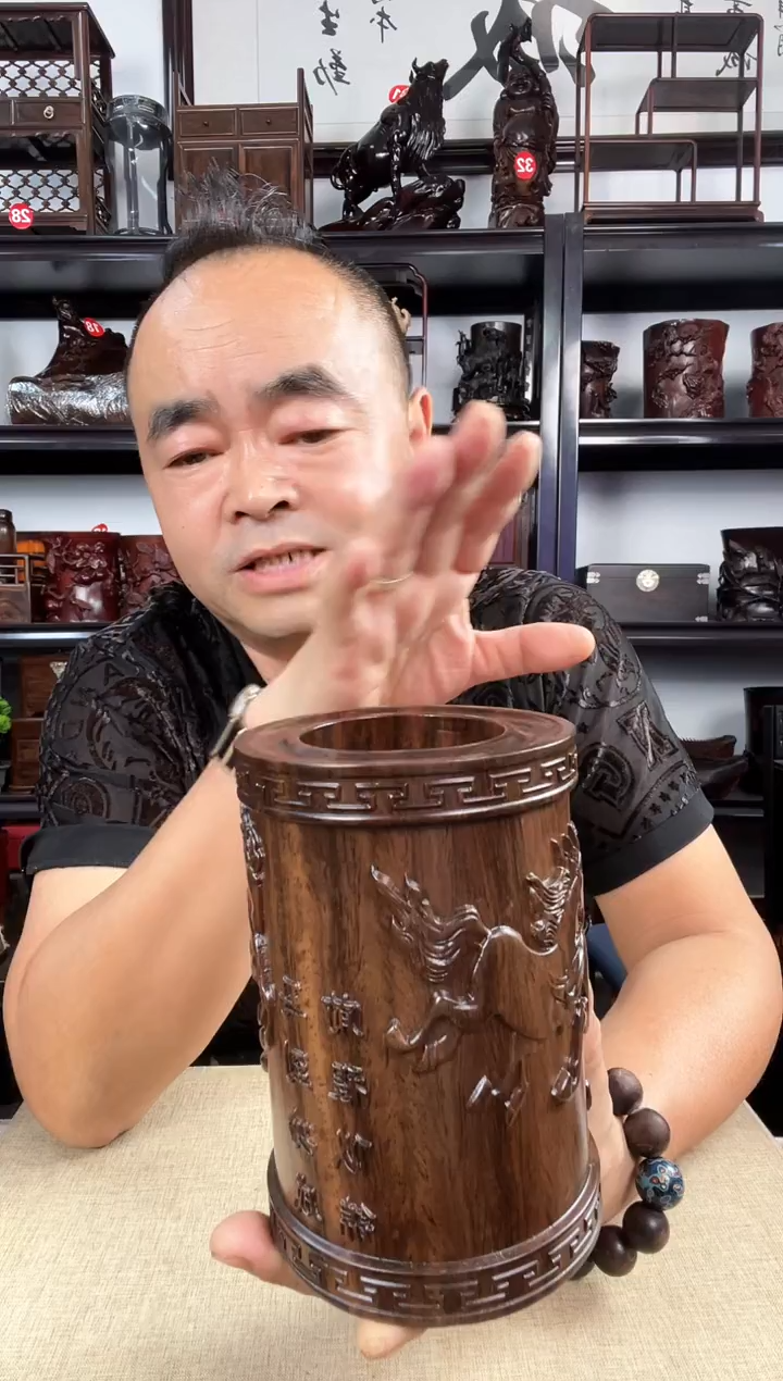 木大马笔筒老李红木工艺品